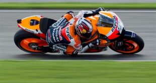 MotoGP Repsol Honda Team rider Dani Pedrosa from Spain rides his motorbike during the qualifying practice session for Sunday's Motorcycle Grand Prix at the Ricardo Tormo circuit in Cheste near Valencia, Spain, Saturday, Nov. 10, 2012. (AP Photo/ Fernando Hernandez)