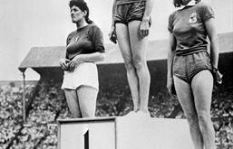 A file picture taken on August 1, 1948, shows medalists of the 1948 London Olympics Women's discus event, Frances's Micheline Ostermeyer, (C) compatriot Jacqueline Mazcas (R) and Italy's Gentile Cordiale (L). (AFP PHOTO /INTERCONTINENTALE/FILES)