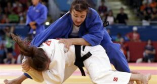 Marti Malloy of the U.S. fights with Russia's Irina Zabludina (blue) in their women's -57kg quarter-final judo match at the London 2012 Olympic Games July 30, 2012. REUTERS/Toru Hanai