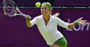 Belarus' Victoria Azarenka returns the ball to Romania's Irina Begu during their London 2012 Olympic Games women's singles tennis match at the All England Tennis Club in Wimbledon, southwest London, on July 30, 2012. AFP PHOTO/Luis Acosta