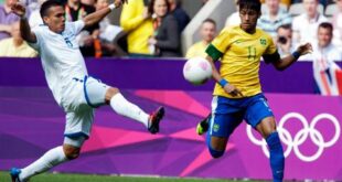 Honduras' Arnold Peralta, left, vies for the ball with Brazil's Neymar, right, during their quarterfinal men's soccer match at the London 2012 Summer Olympics, Saturday, Aug. 4, 2012, at St James Park in Newcastle, England. (AP Photo/Chris Clark)