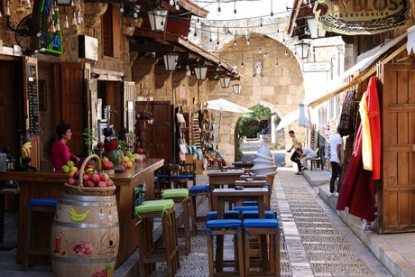 Specter of war paralyzes Lebanon's hospitality sector